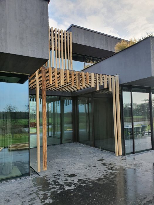 Houten latwerk als gevelscherm